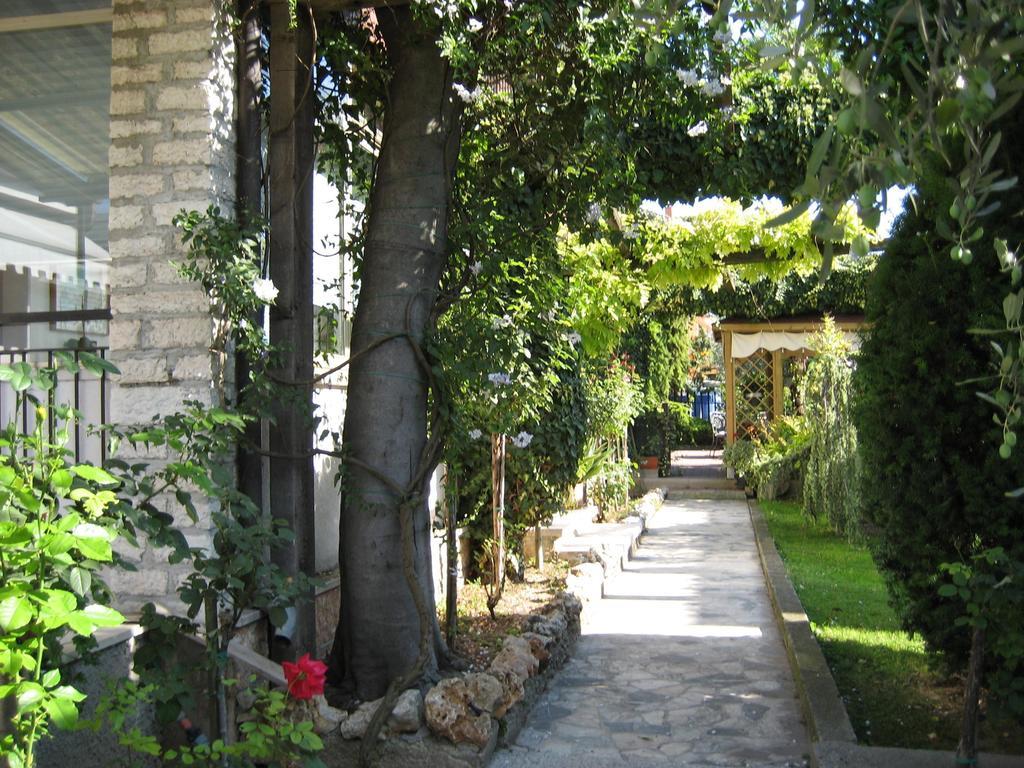 Casa Ginev Room & Apartments Bardolino Extérieur photo